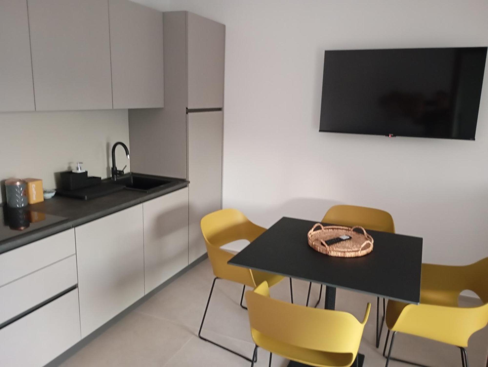 Aura Apartments Матината Екстериор снимка