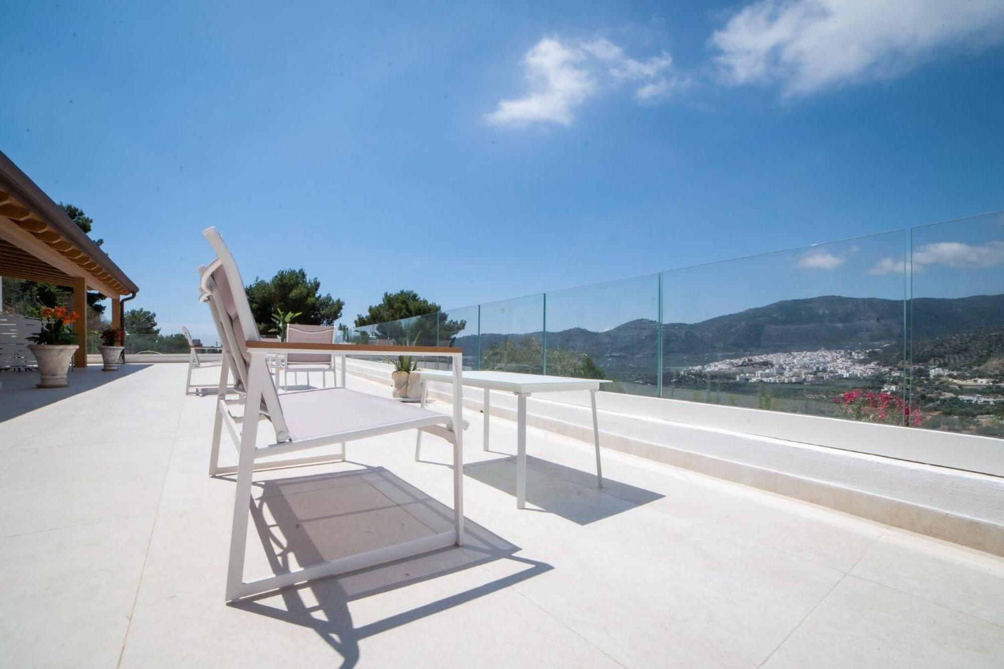 Aura Apartments Матината Екстериор снимка