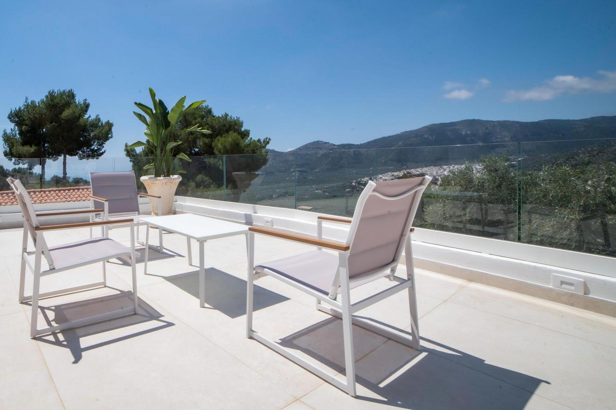 Aura Apartments Матината Екстериор снимка